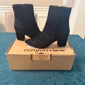 *NEW IN BOX* / ComfortView Lorel Faux Black Snack Skin Boots